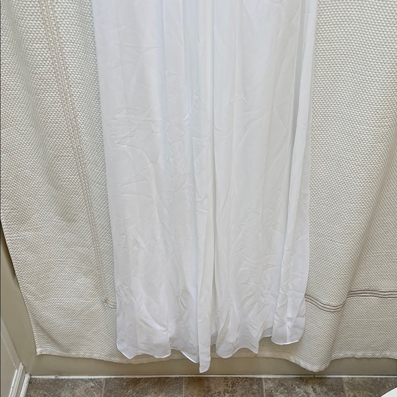 Ever Pretty White V-Neck Sleeveless Gown - Picture 5 of 9